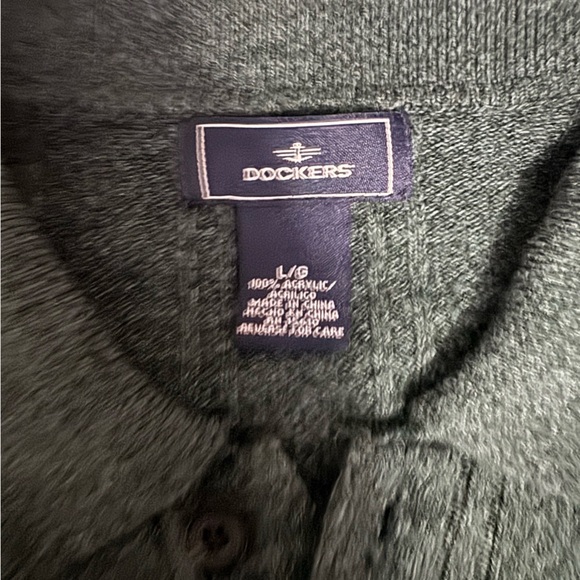 Dockers V-Neck Sweater in Forest Green - Picture 5 of 5